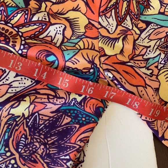 Lularoe Gigi Top NWT Floral summer - Picture 7 of 7